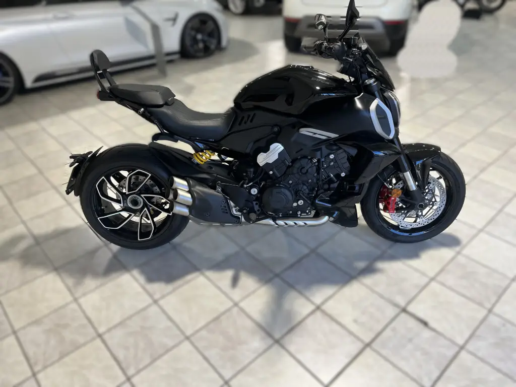  Ducati Diavel V4